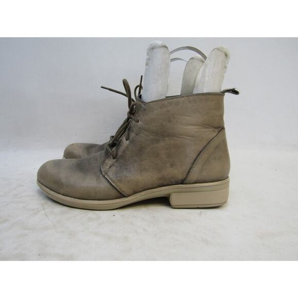 NAOT Size 39 EUR Distressed Beige Leather Lace Up Ankle Fashion Boots Bootie - Picture 1 of 11